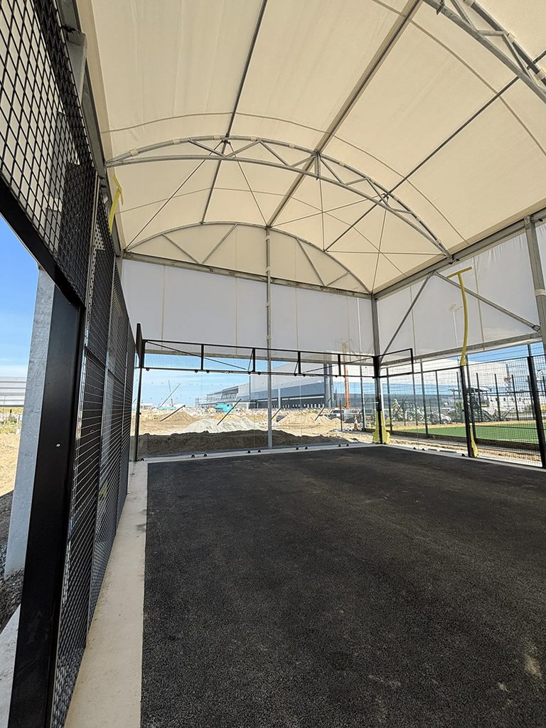 Panoramic padel court with canopy